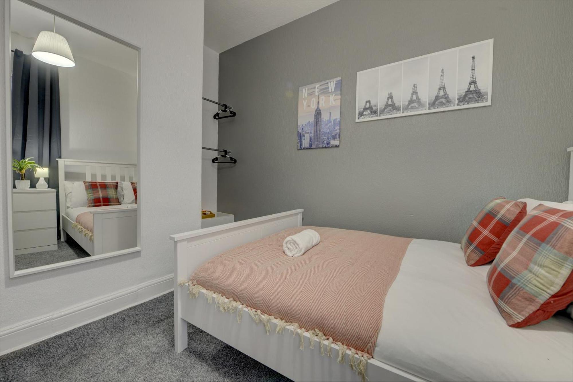 فيلا Modern 2Br Gem I Free Parking I Sleeps 5 كوفنتري المظهر الخارجي الصورة